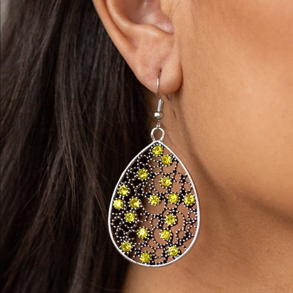 Earrings - Picture 1 of 1